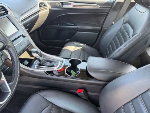 Used 2015 Ford Fusion SE w/ Equipment Group 202A FWD image 12