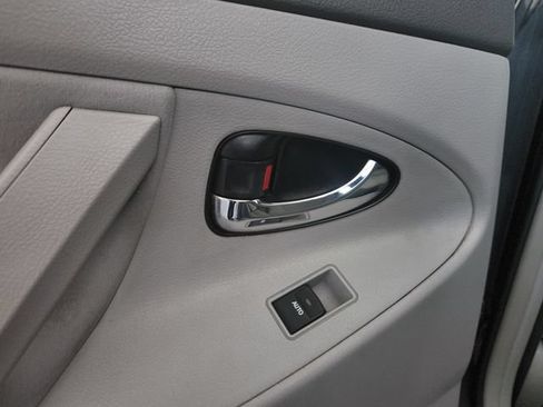 Used 2011 Toyota Camry LE FWD image 16
