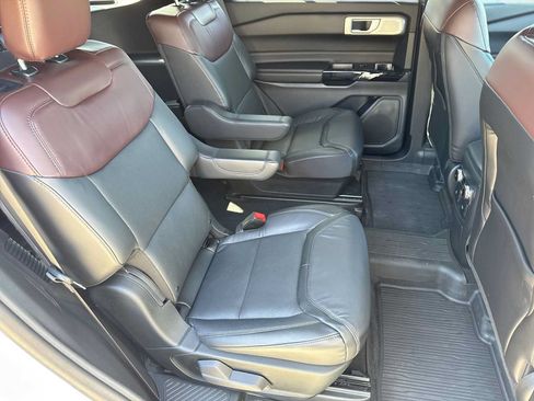 Used 2023 Ford Explorer Platinum w/ Technology Package AWD/4WD image 19