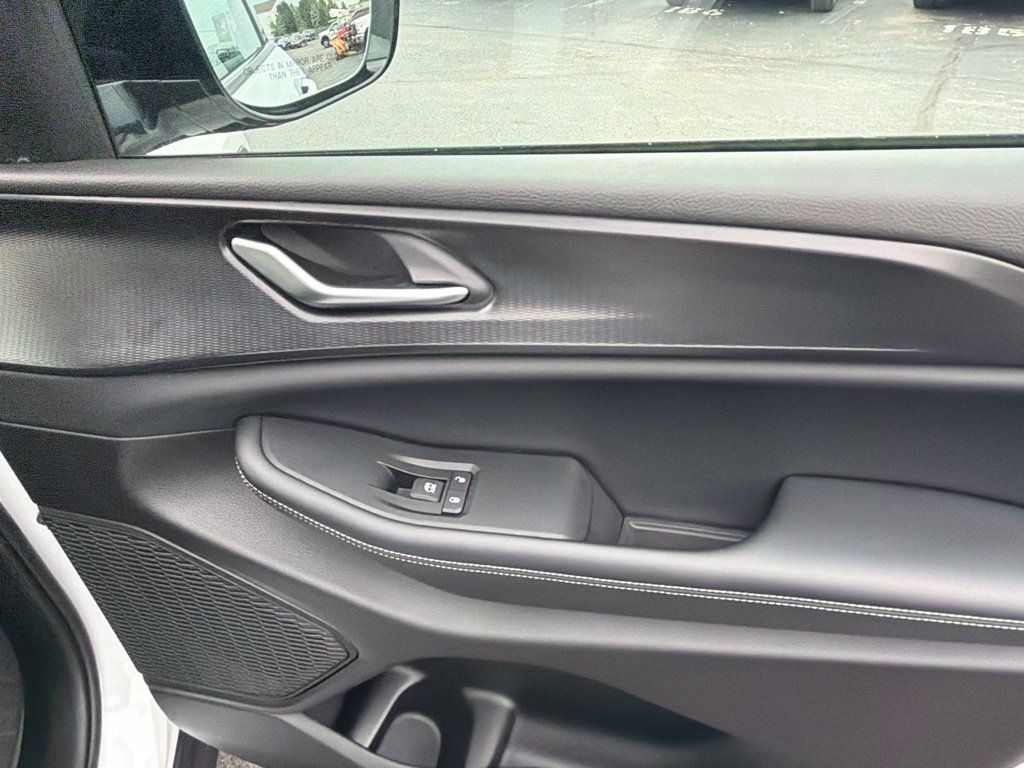 Used 2024 Jeep Grand Cherokee Altitude AWD/4WD image 44
