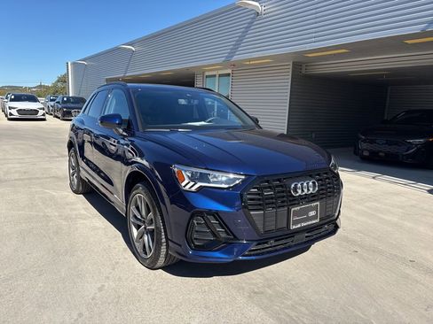 Certified 2025 Audi Q3 2.0T Premium w/ Convenience Package image 3