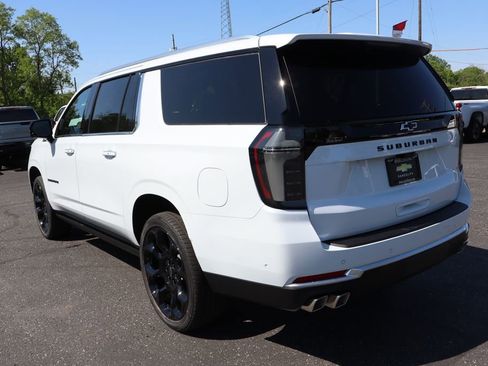 New 2026 Chevrolet Suburban High Country AWD/4WD image 3