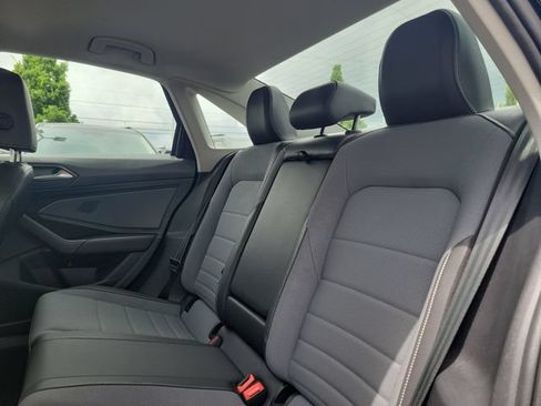 Used 2025 Volkswagen Jetta SE FWD image 8