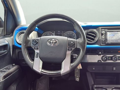Used 2016 Toyota Tacoma SR5 w/ Towing Package RWD image 12