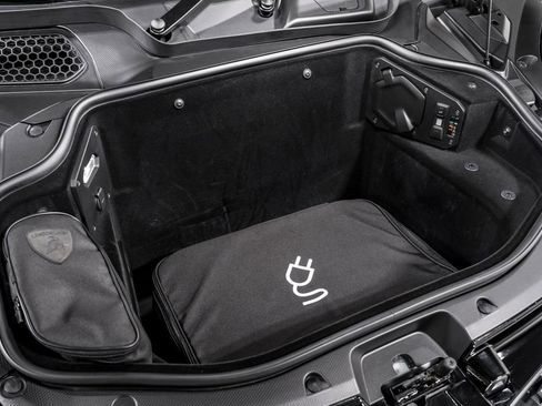 Used 2024 Lamborghini Revuelto image 43