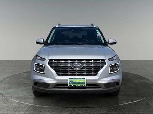Used 2021 Hyundai Venue SEL w/ Premium Package FWD image 2
