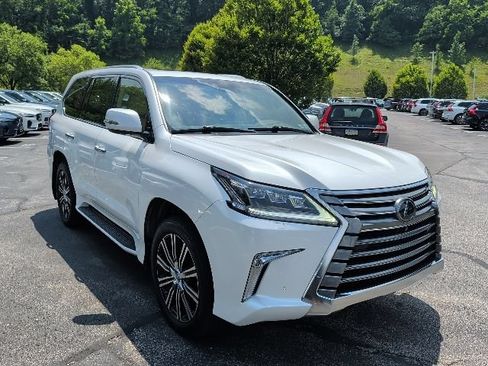 Used 2021 Lexus LX 570 4WD w/ Luxury Package image 3