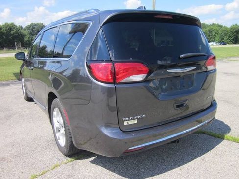 Used 2020 Chrysler Pacifica Limited FWD image 28