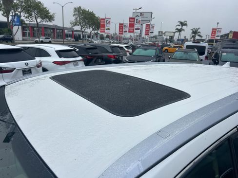 Used 2018 Toyota Highlander XLE w/ Carpet Mat Package (TMS) image 14