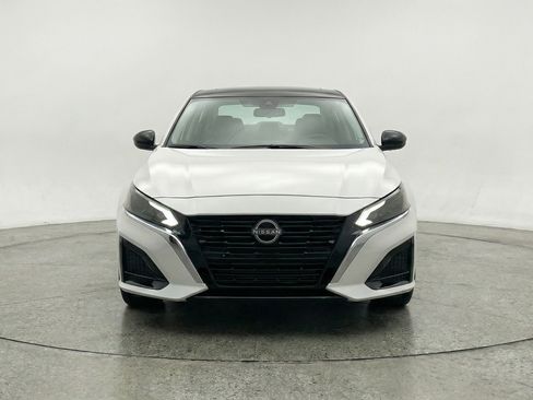 Used 2025 Nissan Altima 2.5 SV image 2