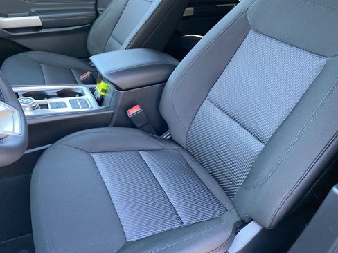 Used 2024 Ford Explorer XLT RWD image 32