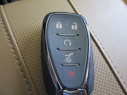 Used 2023 Chevrolet Traverse Premier image 46