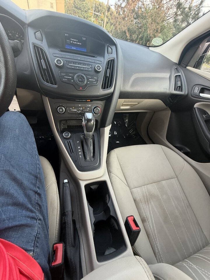 Used 2016 Ford Focus SE FWD image 15