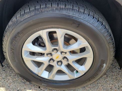 Used 2023 Chevrolet Traverse LS image 37
