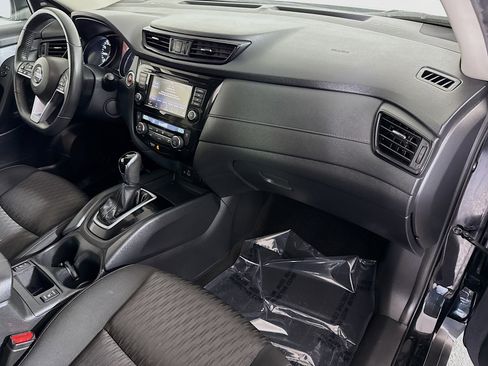 Used 2018 Nissan Rogue SV image 30