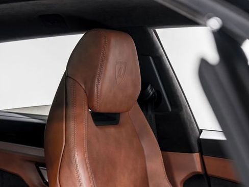 Used 2022 Lamborghini Urus image 38