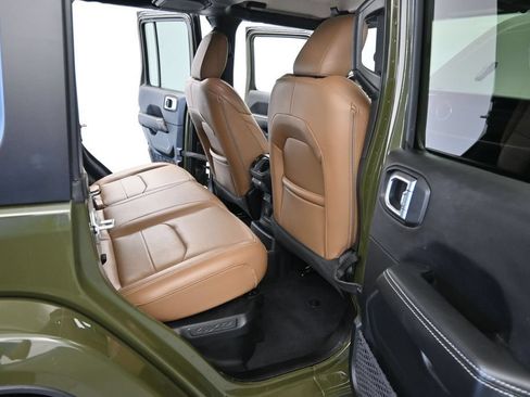 Used 2023 Jeep Wrangler Unlimited Sahara w/ Cold Weather Group AWD/4WD image 18