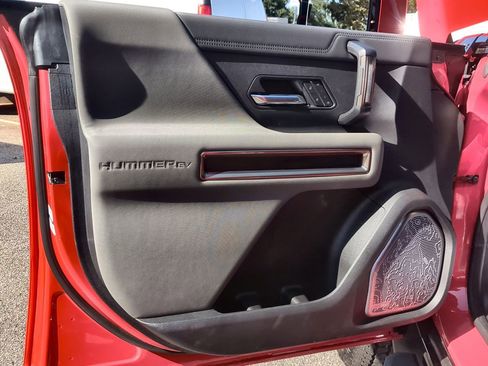 Used 2025 GMC Hummer EV 2X image 23