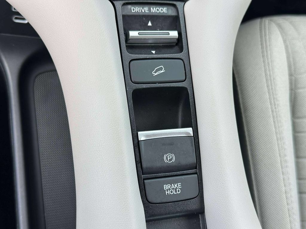 Certified 2026 Honda HR-V LX image 25