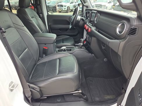 Used 2021 Jeep Wrangler Unlimited Sahara image 25