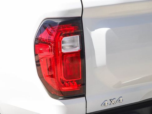 Used 2024 GMC Canyon AT4 AWD/4WD image 10