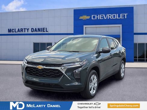 New 2026 Chevrolet Trax LS FWD image 2