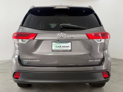 Used 2017 Toyota Highlander XLE AWD/4WD image 8