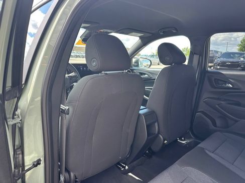 Used 2024 Chevrolet Trax RS w/ Driver Confidence Package FWD image 9