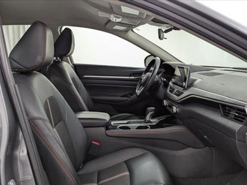 Used 2024 Nissan Altima 2.5 SR FWD image 21