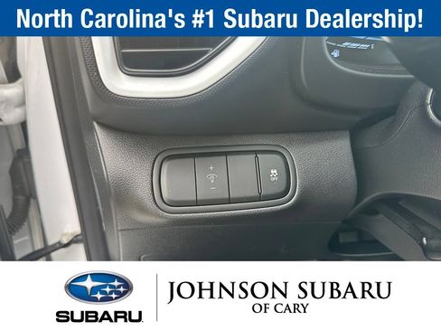 Used 2023 Hyundai Venue Limited w/ Cargo Package FWD image 18
