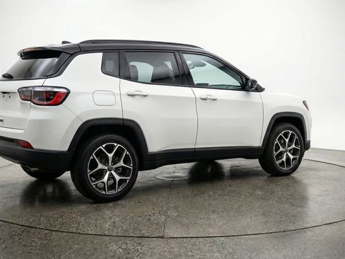 Used 2025 Jeep Compass Limited AWD/4WD image 9