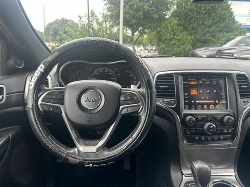 Used 2017 Jeep Grand Cherokee Altitude AWD/4WD image 14