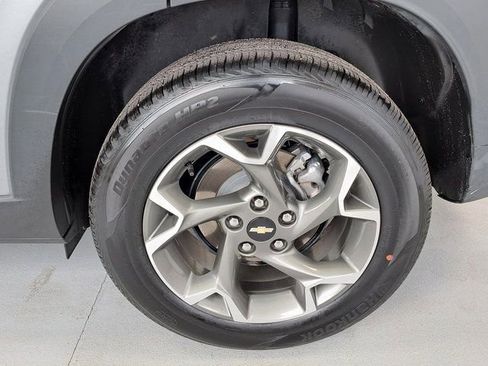 Used 2025 Chevrolet Trax LT w/ LT Convenience Package FWD image 30