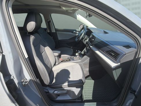 Used 2022 Volkswagen Taos SE w/ Panoramic Sunroof Package AWD/4WD image 18