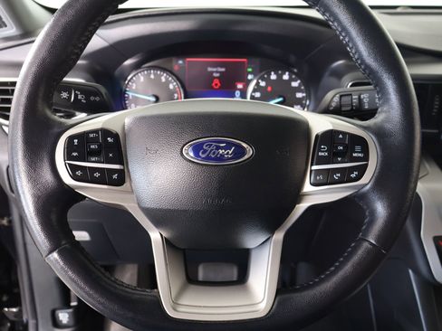 Used 2022 Ford Explorer XLT w/ Equipment Group 202A AWD/4WD image 3