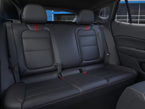 Used 2026 Chevrolet Trax RS w/ Sunroof Package FWD image 19