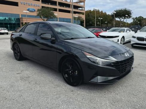 Used 2021 Hyundai Elantra SEL w/ Convenience Package image 2