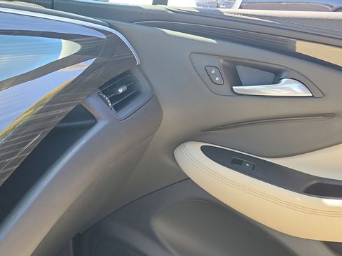 Used 2019 Buick Envision Essence FWD image 30