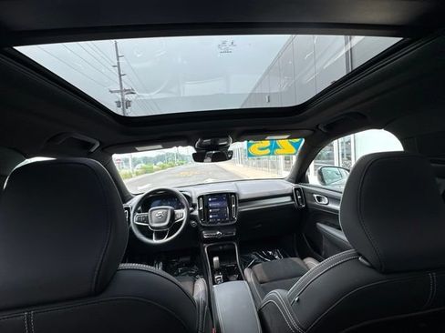 Certified 2025 Volvo XC40 B5 Plus AWD/4WD image 18