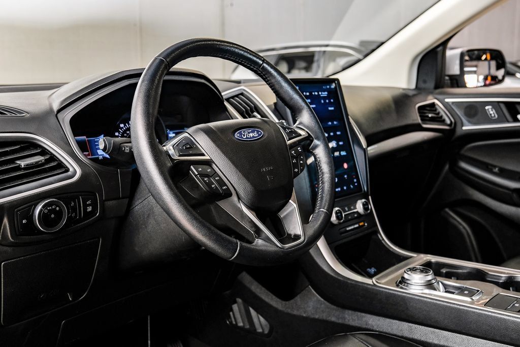 Used 2024 Ford Edge SEL w/ Convenience Package AWD/4WD image 3