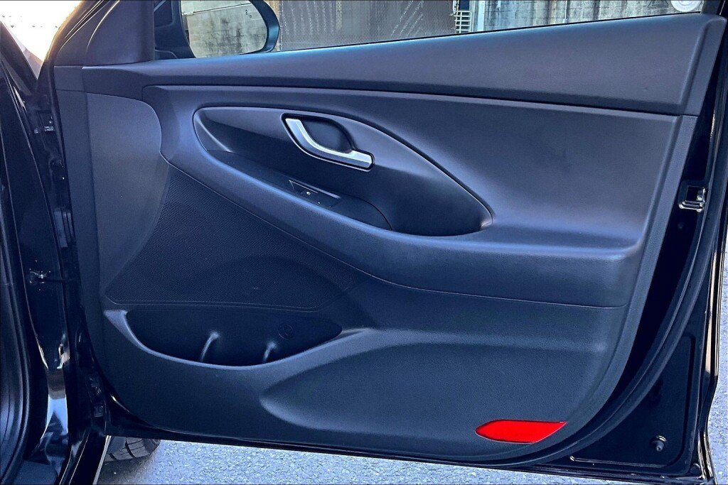 Used 2020 Hyundai Elantra GT w/ Style Package 02 FWD image 13