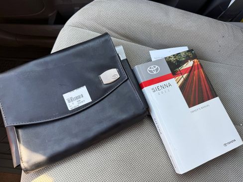 Used 2011 Toyota Sienna image 14