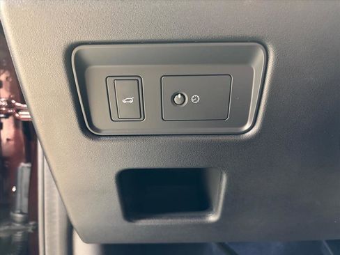 New 2026 Land Rover Discovery Limited Edition image 22