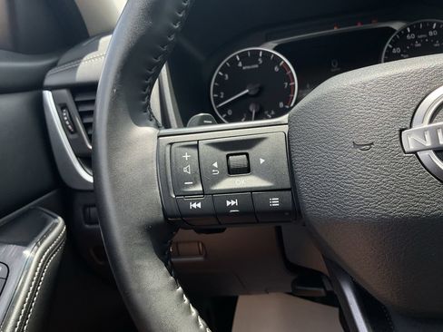 Used 2025 Nissan Rogue SV FWD image 30