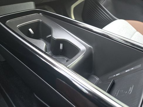 Used 2024 Volkswagen ID.4 Pro image 21