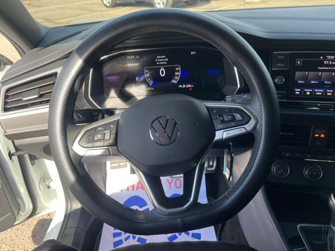 Used 2024 Volkswagen Jetta Sport image 9