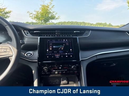 Used 2024 Jeep Grand Cherokee L Laredo w/ Luxury Tech Group I AWD/4WD image 3