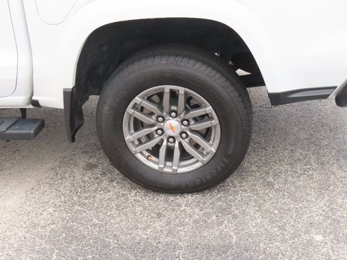 Used 2024 Chevrolet Colorado LT w/ LT Convenience Package RWD image 17