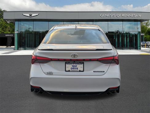 Used 2022 Toyota Avalon Touring image 6