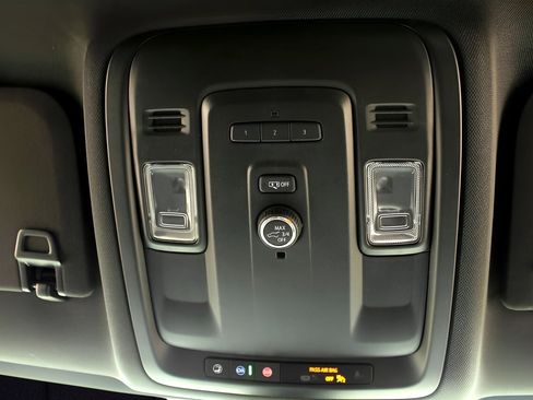 Used 2021 GMC Yukon XL SLT image 12